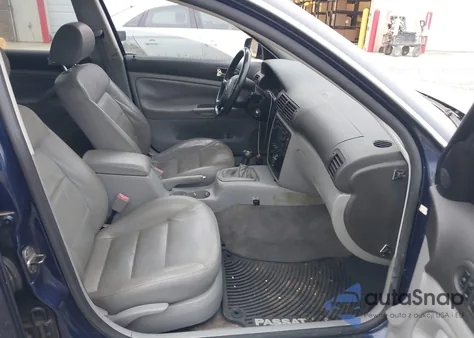 2002 Volkswagen Passat Gls z USA, uszkodzony, nr VIN WVWPD63B02P445819